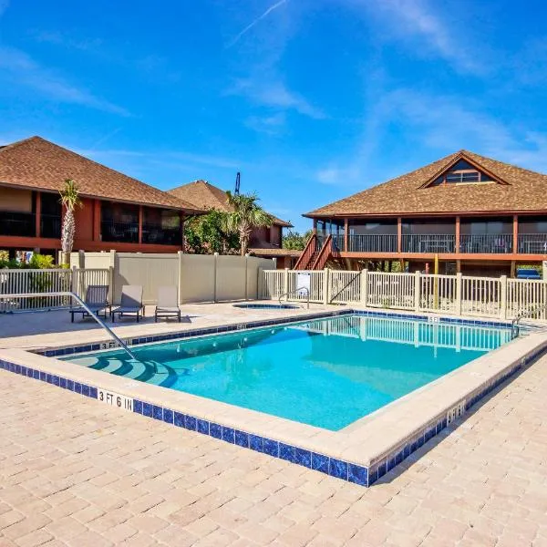 Poolside Paradise - Pet Friendly Villa on Sanibel Island - Private Beach - Signal Inn 03,位于萨尼贝尔的酒店