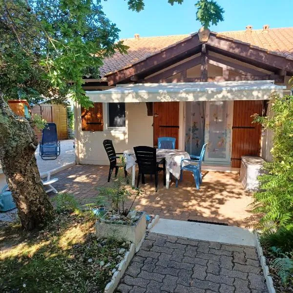 Villa Capbreton proche plage résidence avec piscine，位于卡布勒通的酒店
