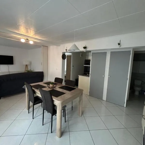 Charmant logement tout équipé à 150m de la plage，位于滨海圣佩的酒店