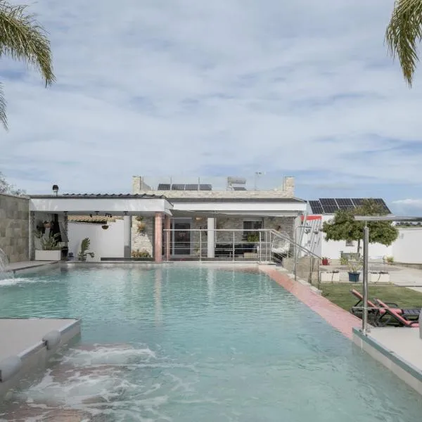 Villa Adán con piscina majestuosa，位于加的斯的酒店