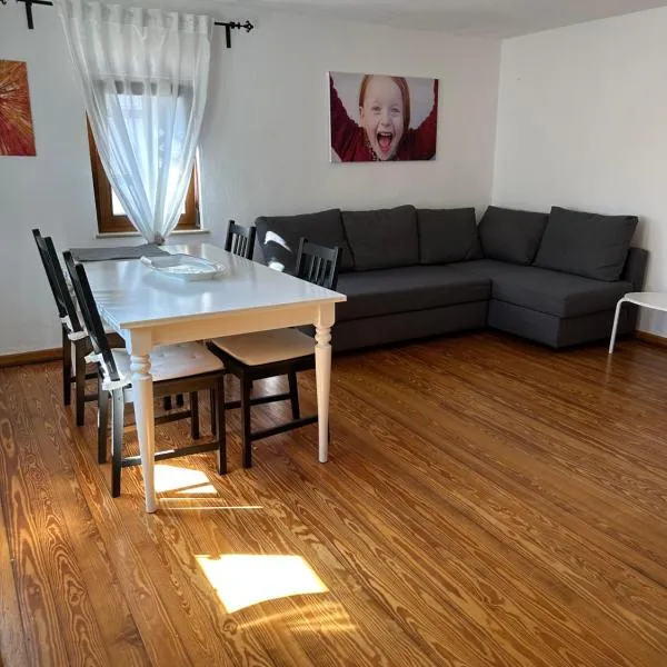 Loreley 2 Zimmerwohnung mit Hof und Garten，位于圣戈阿尔的酒店