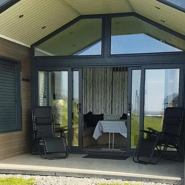 POD6 Family Glamping with seaview & Wi-Fi，位于Llwyngwril的酒店