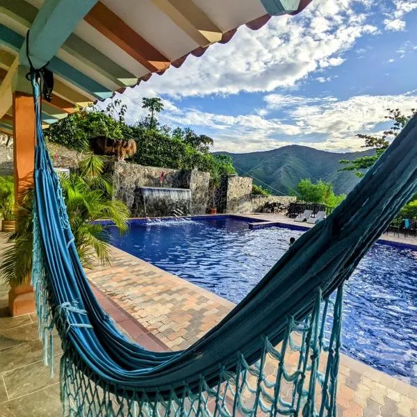 Hotel Bosque Blue，位于圣赫罗尼莫的酒店