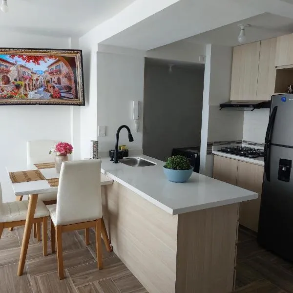 Apartasuite Privado Espectacular Vista Panorámica cerca al HIC FOSCAL 3 Habitaciones，位于佛罗里达布兰卡的酒店