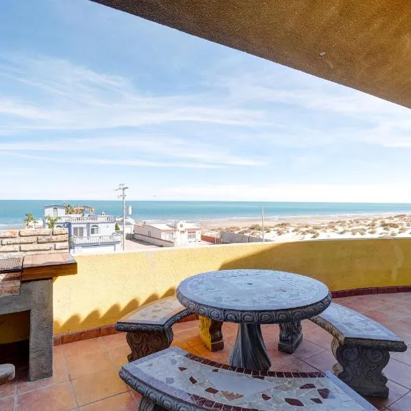 Beach Condo 7-- Sleeps 8, Pool, WiFi, AC, Security，位于圣费利佩的酒店