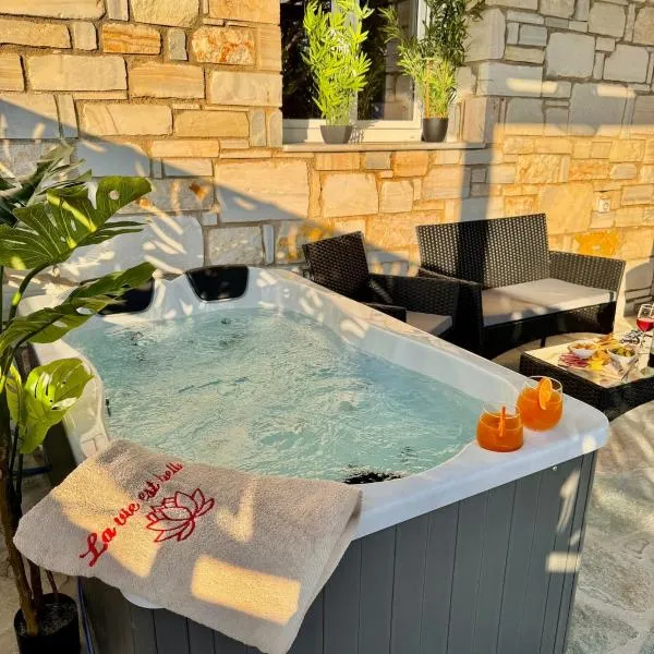La vie est belle Luxury Residence With Jacuzzi 1，位于普恩达的酒店