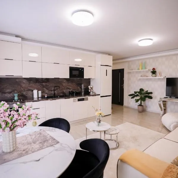White Home Luxury，位于尼赖吉哈佐的酒店