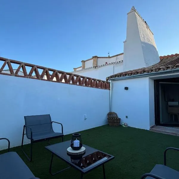 MARIDAJE Casa-SPA de enoturismo rural TR-BA-00309，位于Fuente del Maestre的酒店