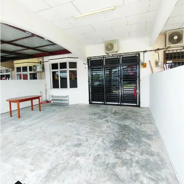 Azo Homestay Parit Raja，位于巴力拉惹的酒店