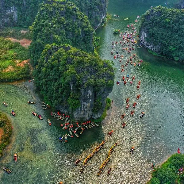 Tam Coc Scenery Homestay，位于Văn Lâm的酒店