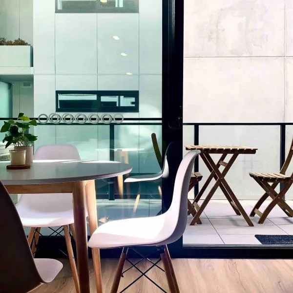 Town Center 1 Bedroom Cozy Home，位于贝尔康嫩的酒店