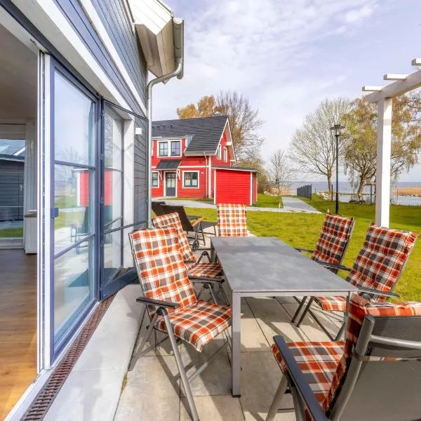 5 Sterne Ferienhaus Ostseenest mit Boddenblick，位于富伦多夫的酒店