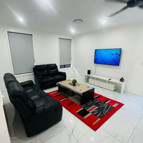 Modern Luxury 3BRH Marsden Park，位于Marsden Park的酒店