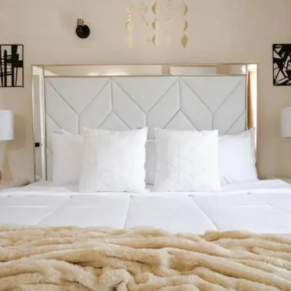 Barefoot Bliss Short Term Rental with pool in Colbeck Manor，位于Claremont的酒店