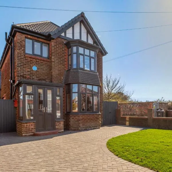 Recent Full Refurb 3 Bedroom Detached House in Cleethorpes，位于克利索普斯的酒店