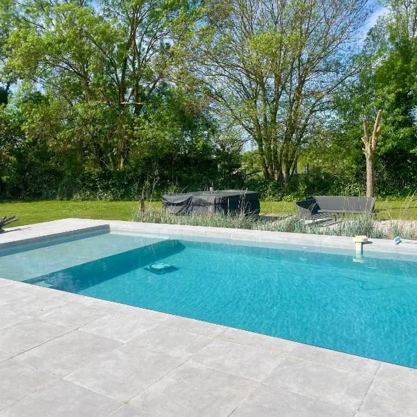 Le Mazet Chambre d'Hôtes，位于莫吉奥的酒店