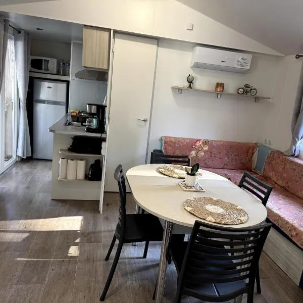 Terre de Provence, mobil home camping 4*，位于南莱潘的酒店