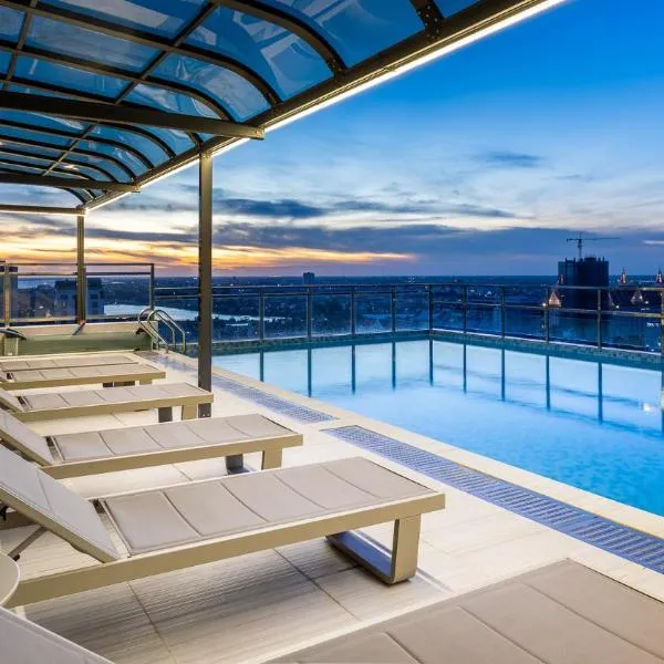 Skypool REAL HOPE Condo - Apartments FREE Laundry，位于金边的酒店