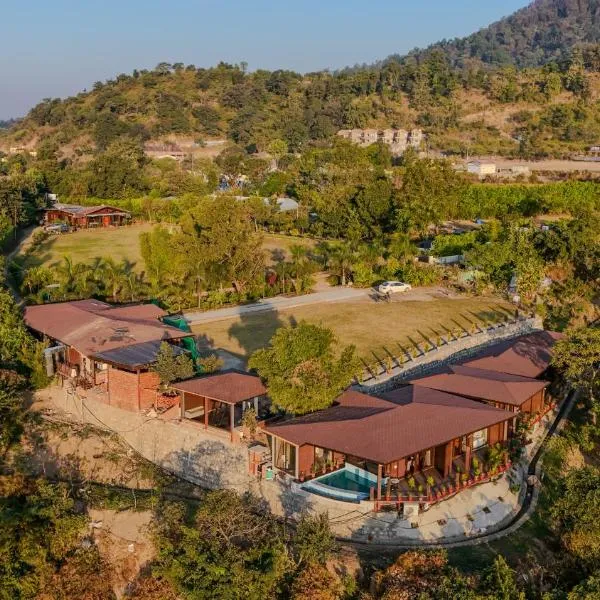 SaffronStays Timber Quest - Pinewood Cottages，位于德拉敦的酒店