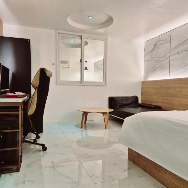 S Hotel,位于富川市的酒店
