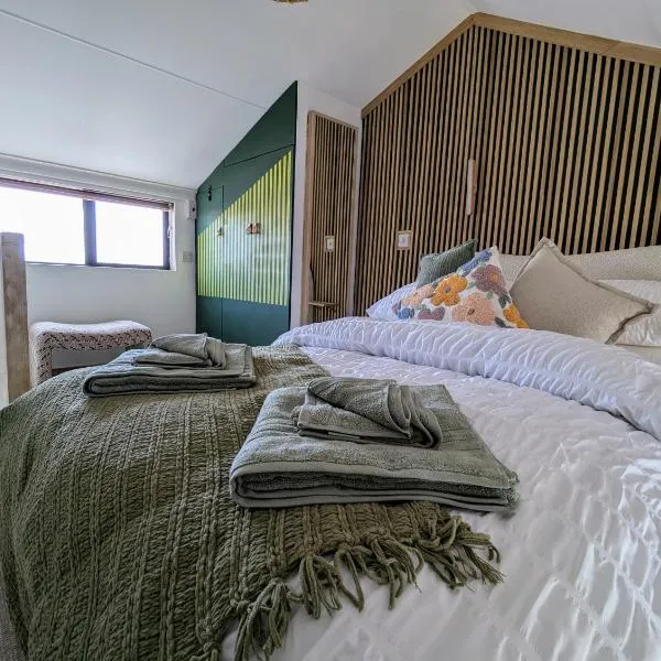 TinyTin home on the ocean，位于布莱顿霍夫的酒店