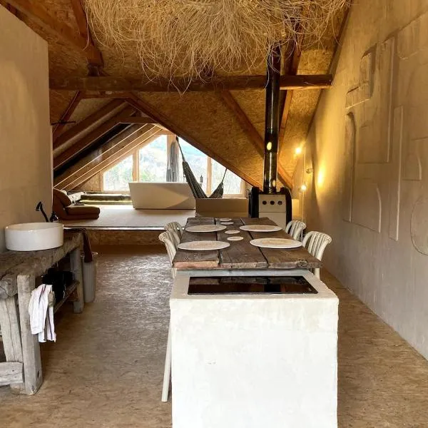 Beautiful Loft in old Barn，位于Entraunes的酒店