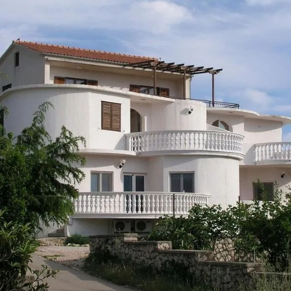 Apartments Sunshine Milin，位于耶泽拉的酒店