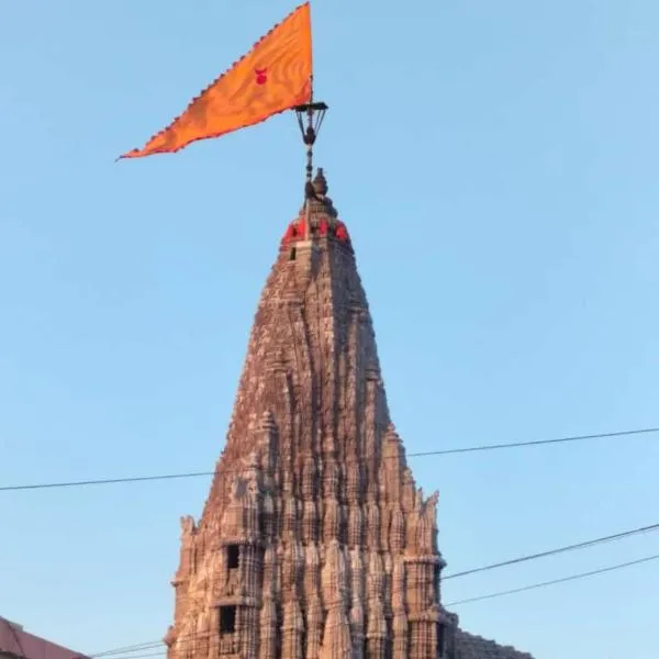 DWARKA TOURIST BUNGALOW Only Family，位于德瓦尔卡的酒店