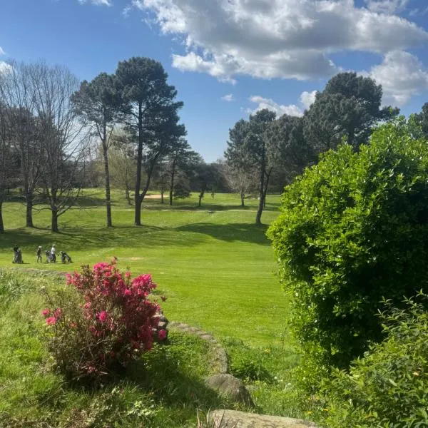 Appartement au cœur du golf，位于Pont-de-Larn的酒店