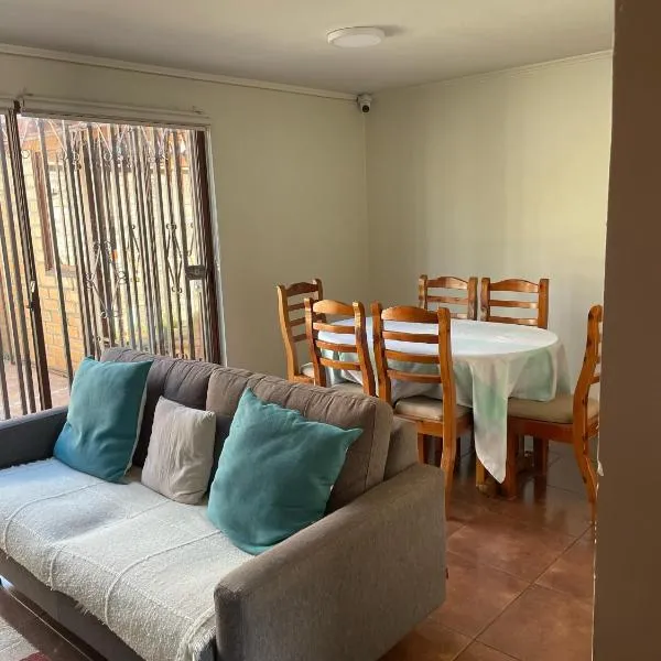 Hermosa casa Hostal de Miguel，位于洛斯安赫莱斯的酒店