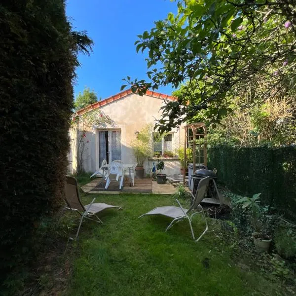 Maison avec petit jardin privatif tout confort，位于Nandy的酒店