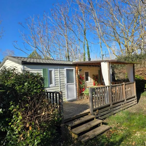 Camping Domaine des Iscles，位于拉罗克当泰龙的酒店