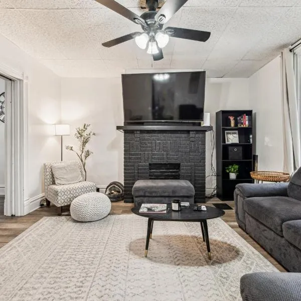 Modern Family Friendly Home 3 Bedroom Great Location，位于匹兹堡的酒店