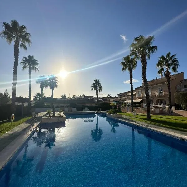 Luxury Holiday Townhouse with Pool II Casa Macarena 02，位于克萨达城的酒店