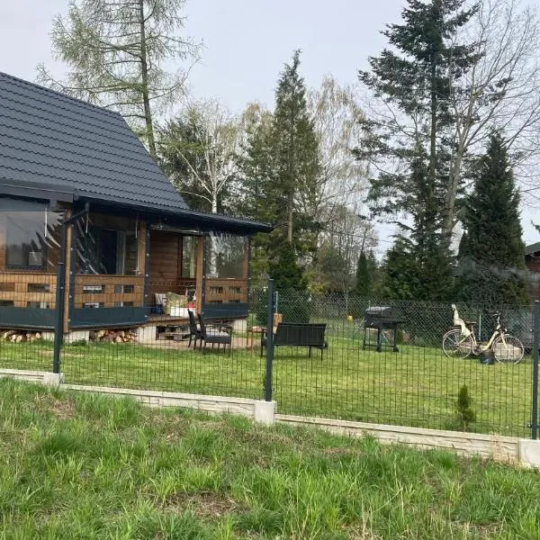 Uroczy domek nad Gilem，位于米沃姆温的酒店