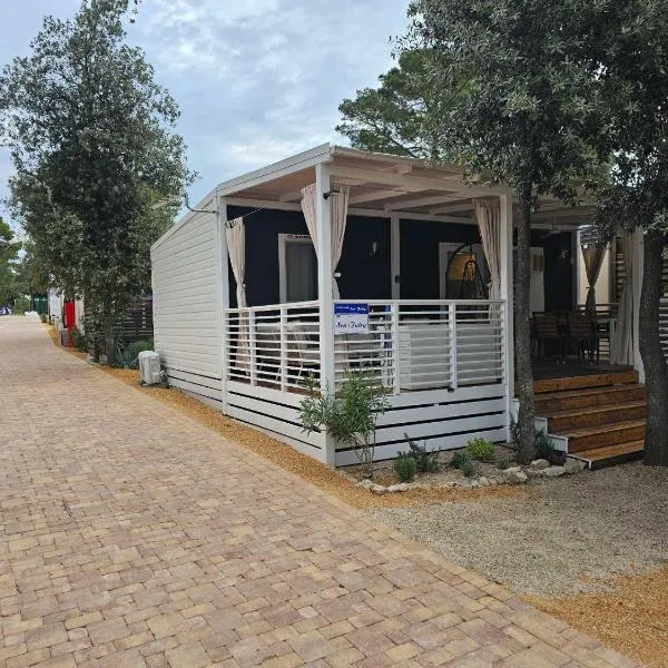 Mobile Home Sea Fairy, Biograd na moru，位于比奥格勒·纳·莫鲁的酒店