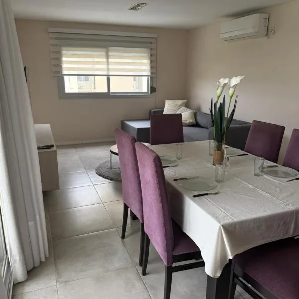 Departamento 3 Habitaciones Zona Cincuentenario，位于福尔摩沙的酒店