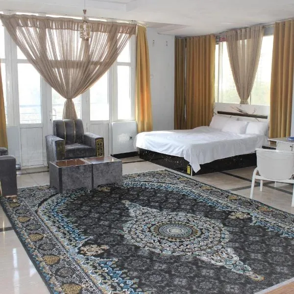 Clock Tower Hotel，位于Shahr-e Now的酒店