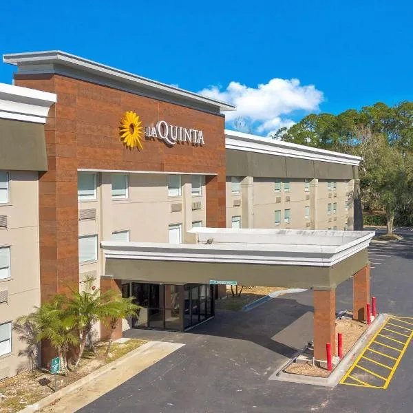 La Quinta Inn & Suites by Wyndham Jacksonville Mandarin，位于杰克逊维尔的酒店