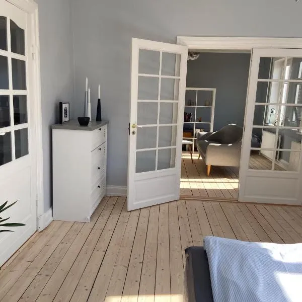 Aalborg Villa Apartments - Close to Aalborg center - Free parking - Free citybikes，位于奥尔堡的酒店