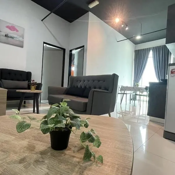 2BR Airport Panoramic View Family Suite，位于峇六拜的酒店