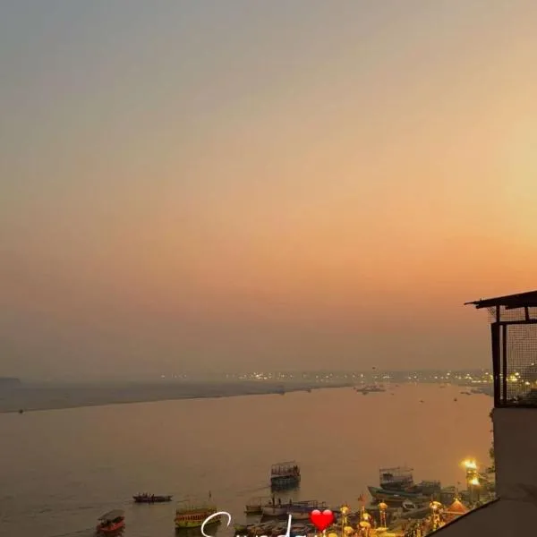 Tandon Lodge On The Ganga Ghat Homestay,位于瓦拉纳西的酒店