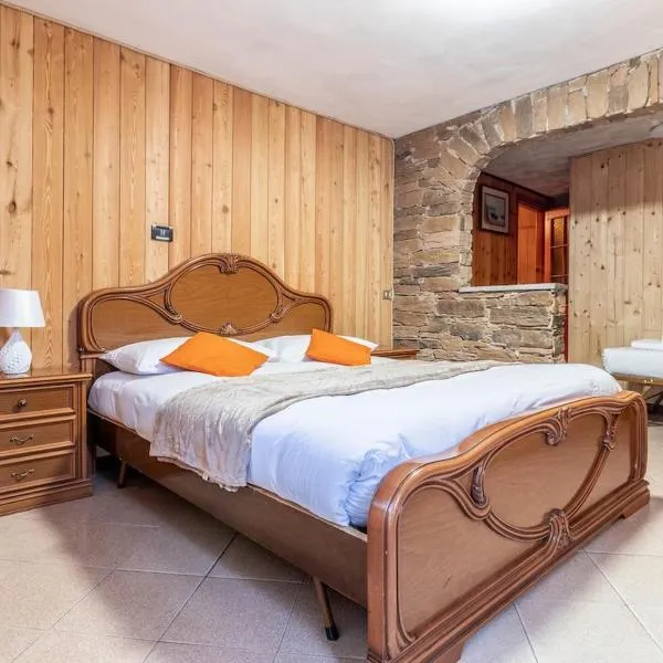 Casa Chechi tra Aprica e Ponte di Legno，位于Monno的酒店