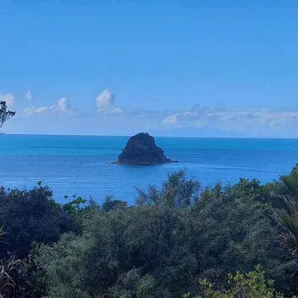 Waiwera Clifftop - Eagle's Rest，位于怀韦拉的酒店