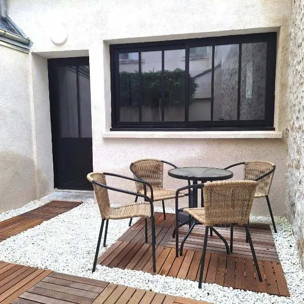 La Maisonnette Notre Dame - Terrasse privative - Hypercentre - 50m Bords de Loire - 4 personnes，位于奥尔良的酒店