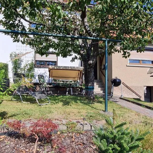 Ferienwohnung Berg-Glück, ruhige Lage mit Garten，位于施马尔卡尔登的酒店