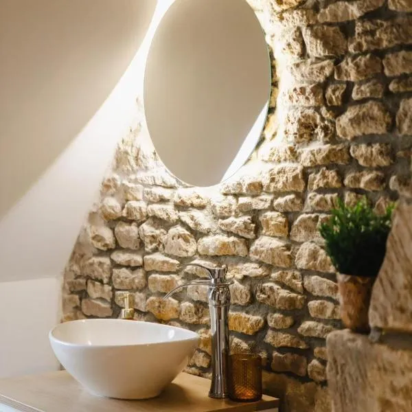 La suite Nacrée - Magnifique Studio，位于Bernières-sur-Mer的酒店