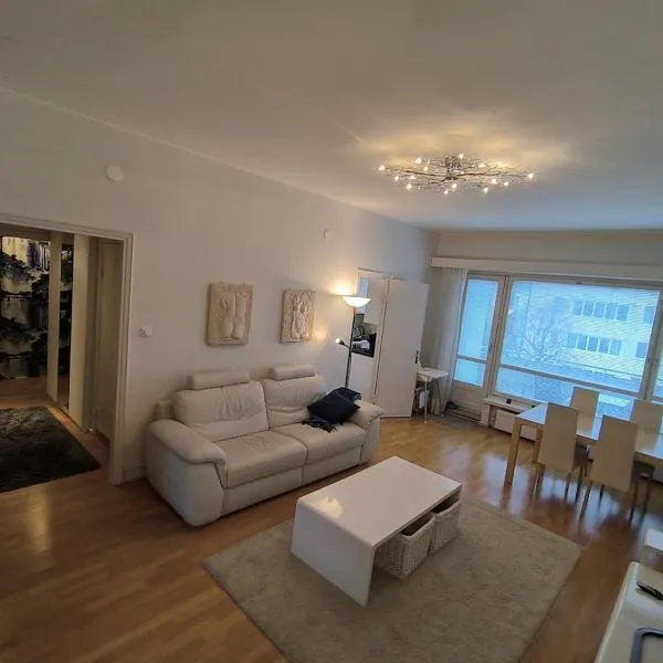 Spacious and bright apartment for 4，位于赫尔辛基的酒店