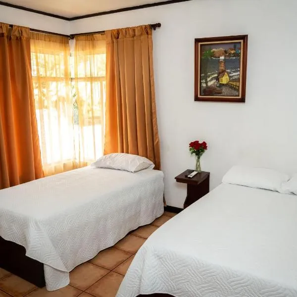 Hotel Sun Sun Lodge，位于Horquetas的酒店
