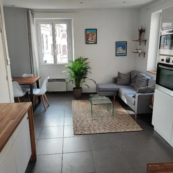 Joli appartement dans un village provençal à 5 mn de Marseille，位于阿洛的酒店